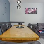 Iris Apartment *