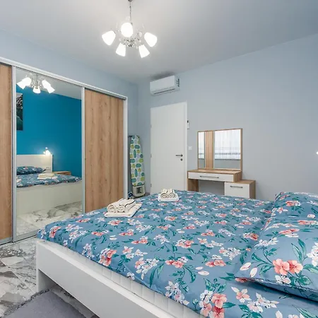 Iris Apartment